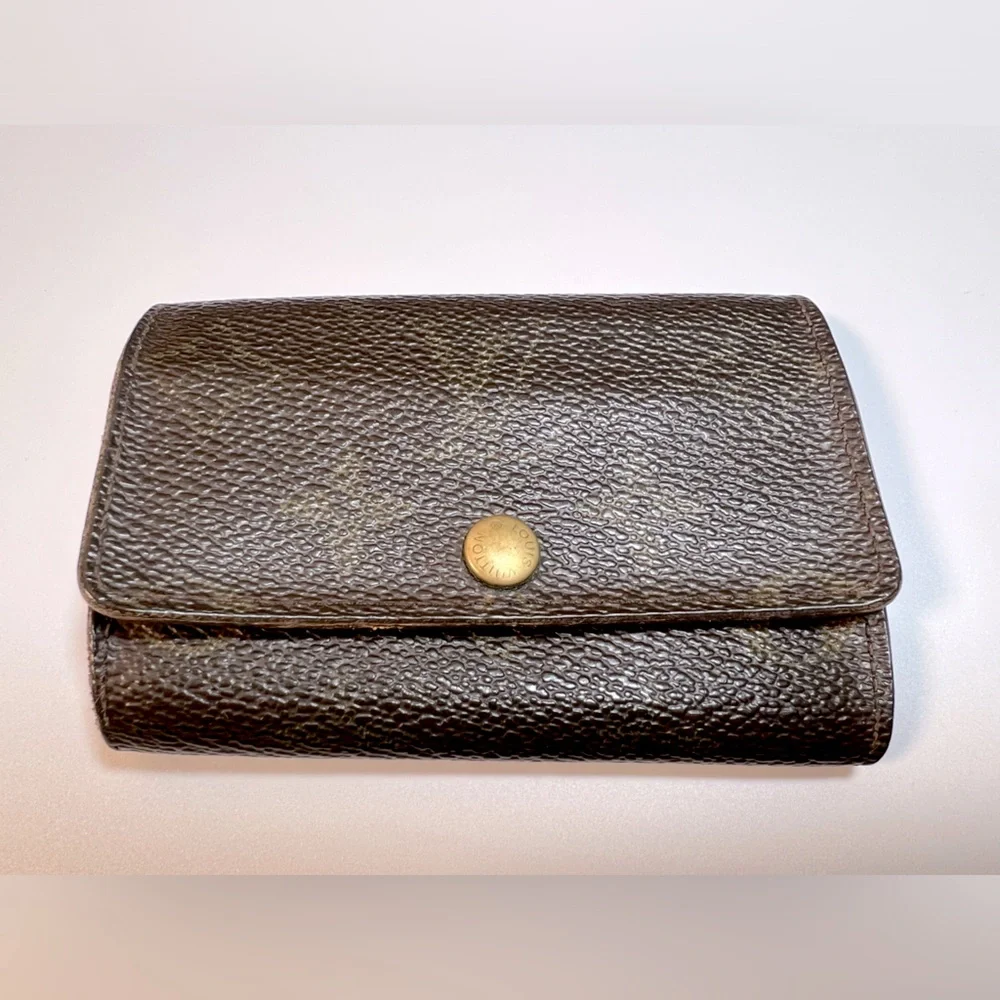 LOUIS VUITTON Monogram 6 Ring Key Holder Wallet